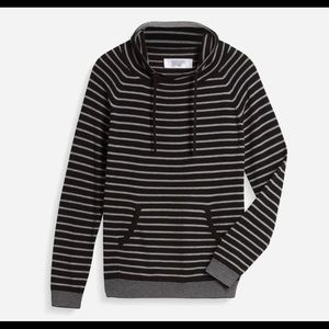 Drawstring cotton pullover.